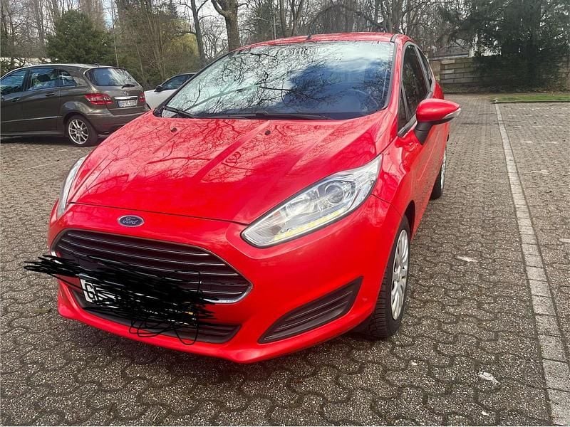 Gebraucht Ford Fiesta 70 PS (51 kW) 2015 Rot Limousine