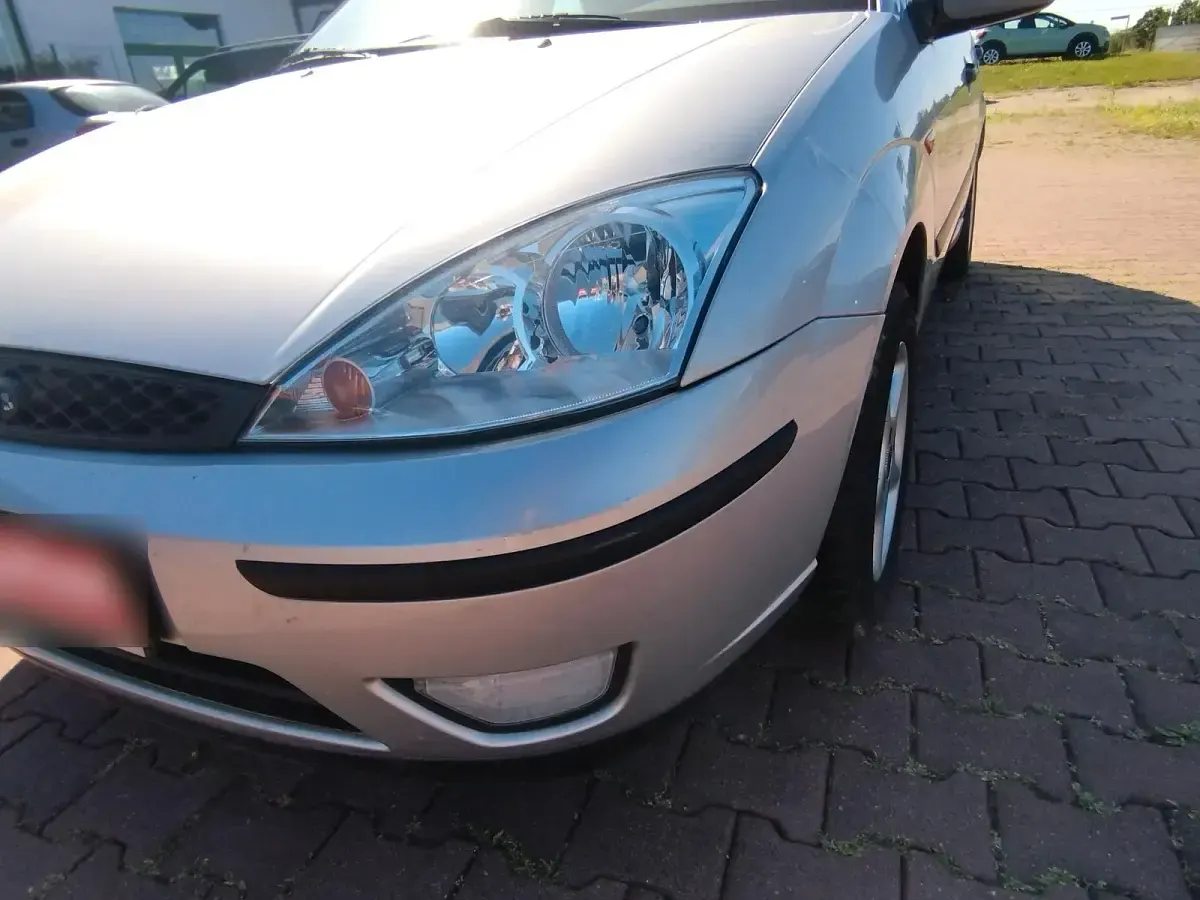 Gebraucht Ford Focus 90 PS (66 kW) 2003 Silber Coupé