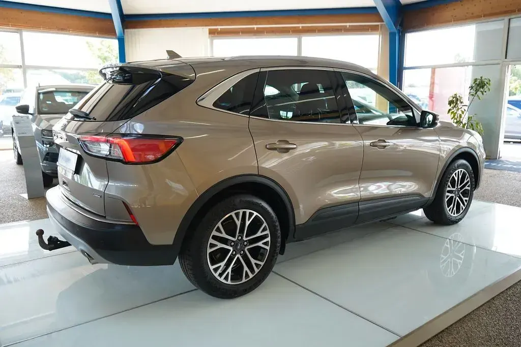 Gebraucht Ford Kuga Titanium 152 PS (111 kW) 2020 Silber SUV