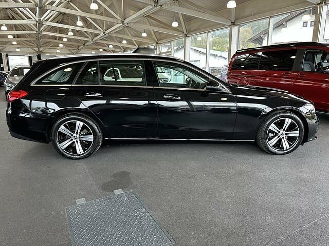 Gebraucht Mercedes C180 231 PS (169 kW) 2024 Lack obsidianschwarz Kombi