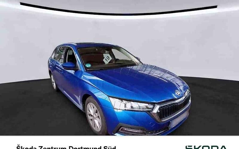 Blau Gebraucht 2023 Skoda Octavia Style Kombi | 24.991 € (Fairer Preis) - Bild 1/4