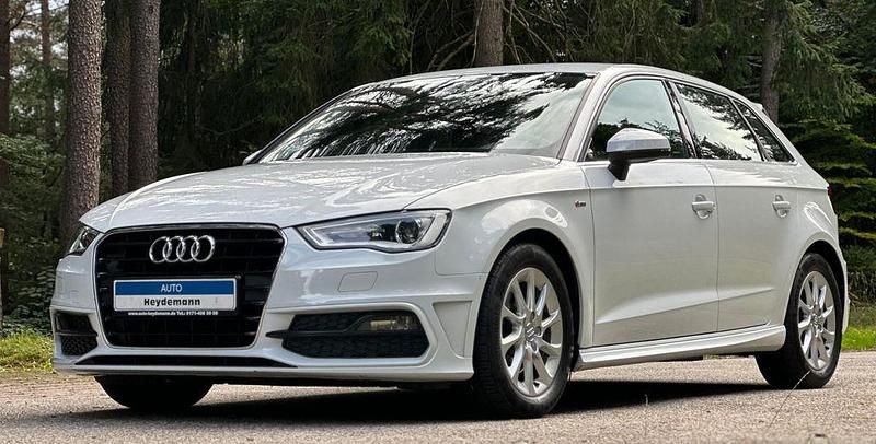 Gletscherweiß metallic (metallic) Gebraucht 2015 Audi A3 Attraction Limousine | 13.990 € (Etwas zu teuer) - Bild 1/4