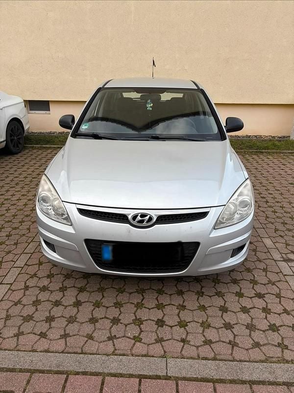 Gebraucht Hyundai i30 109 PS (80 kW) 2009 Silber Kleinwagen