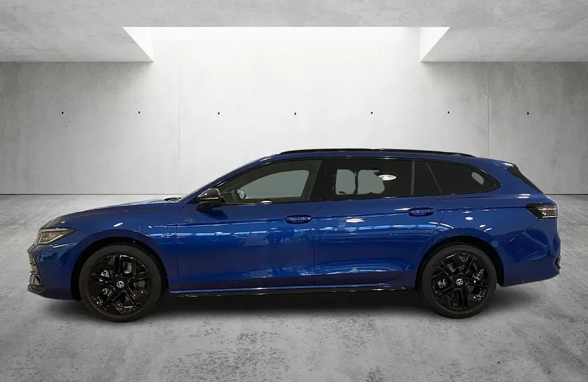 Gebraucht VW Passat IQ Drive 272 PS (200 kW) 2025 Blau Kombi