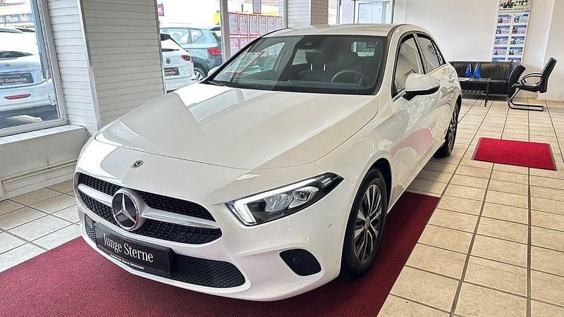 Gebraucht Mercedes A180 116 PS (85 kW) 2022 Weiß Limousine