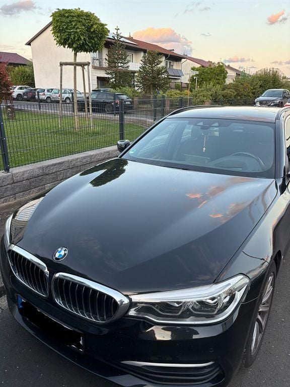 Schwarz Gebraucht 2019 BMW 520 Kombi | 20.000 € (Superpreis) - Bild 1/4