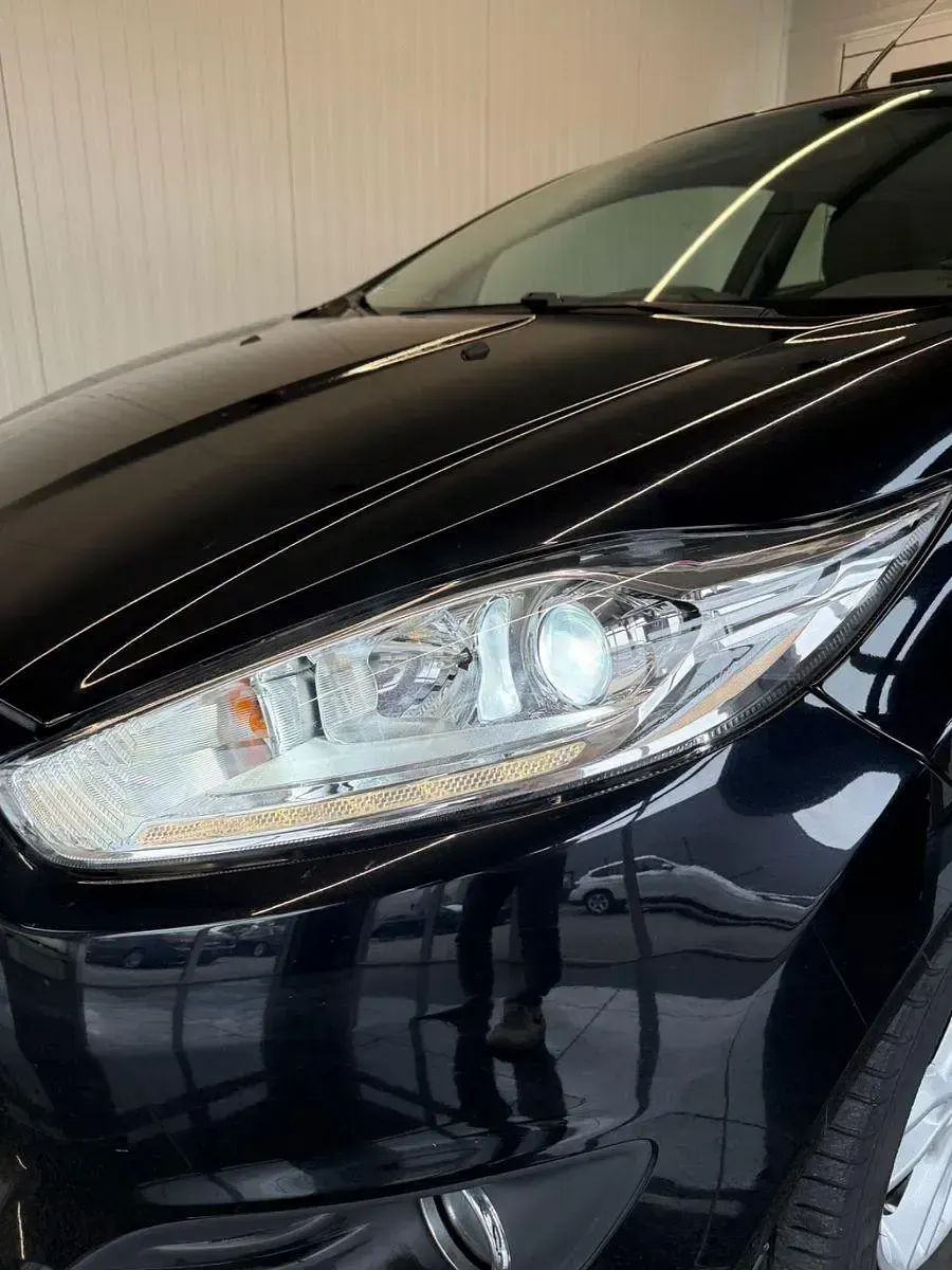 Gebraucht Ford Fiesta 80 PS (58 kW) 2015 Schwarz Kleinwagen