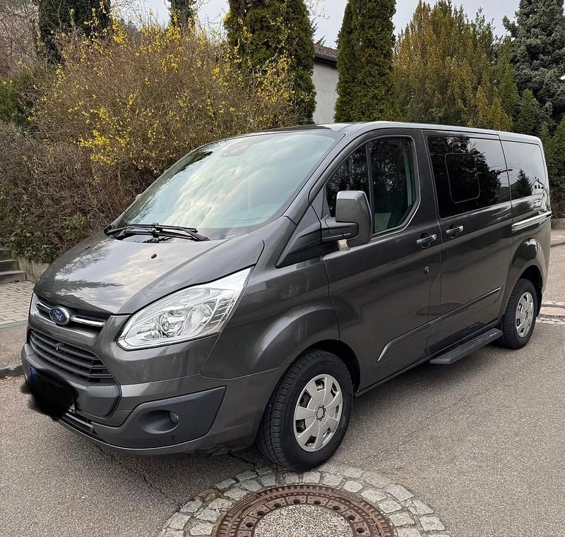 Gebraucht Ford Tourneo 131 PS (96 kW) 2017 Grau Van / Kleinbus