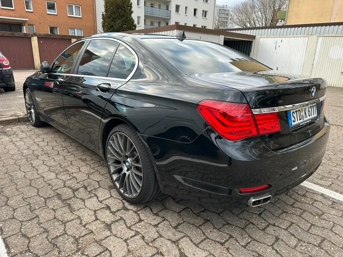 Gebraucht BMW 740 306 PS (225 kW) 2012 Schwarz Limousine