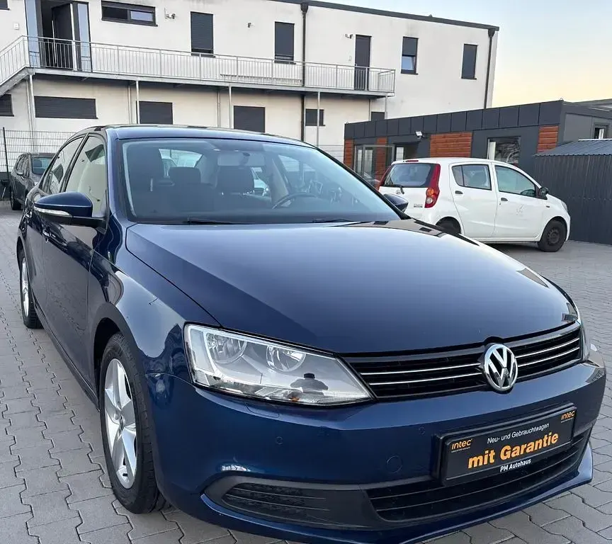 Gebraucht VW Jetta Comfortline 160 PS (117 kW) 2011 Blau Limousine