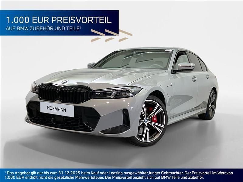 M brooklyn grau metallic Gebraucht 2024 BMW 330e M Sport Limousine | 47.947 € (Teuer) - Bild 1/2