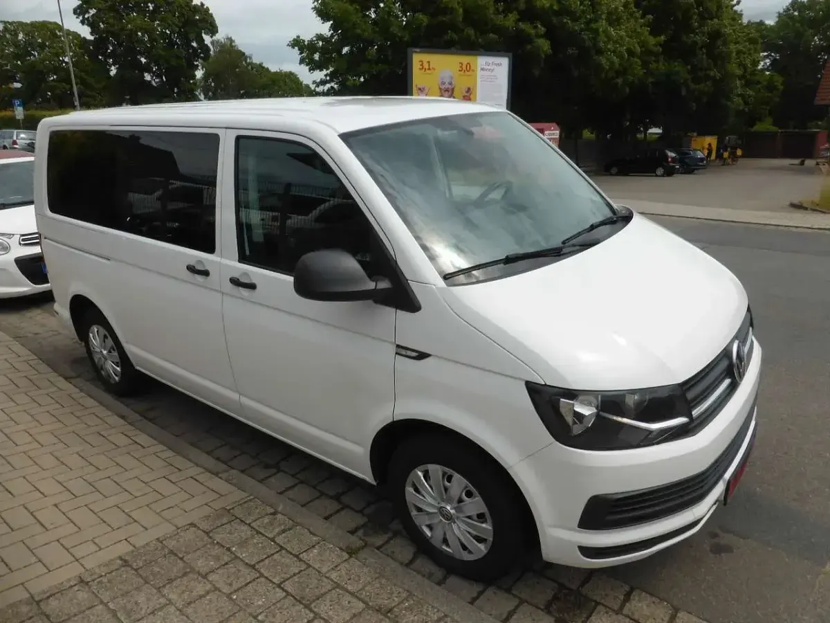Gebraucht VW Multivan Trendline 150 PS (110 kW) 2015 Weiß Van / Kleinbus
