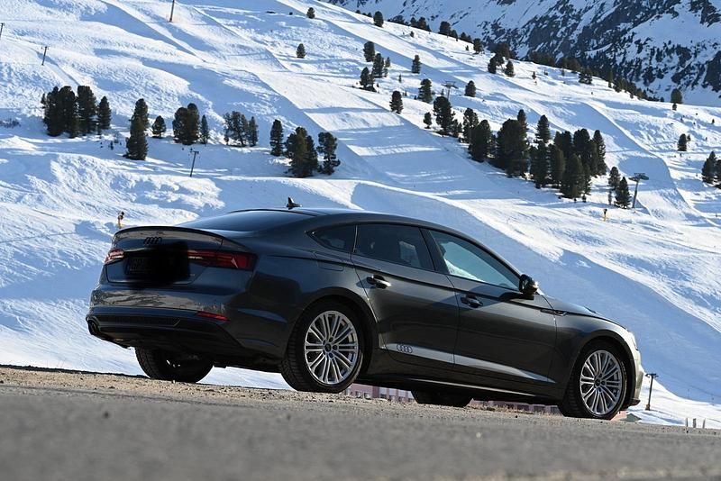 Grau Gebraucht 2019 Audi A5 Sportback S-Line Coupé | 31.000 € (Etwas zu teuer) - Bild 1/4
