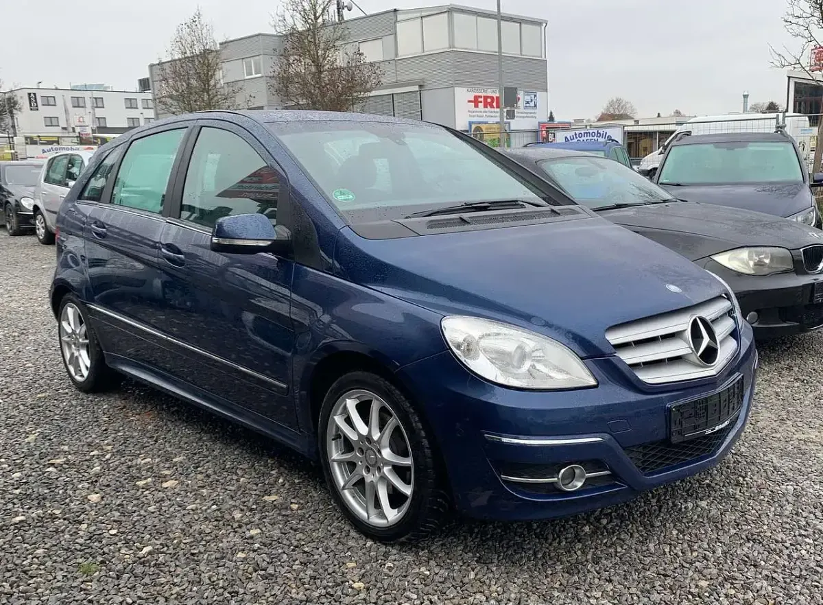 Gebraucht Mercedes B180 109 PS (80 kW) 2011 Blau Kleinwagen