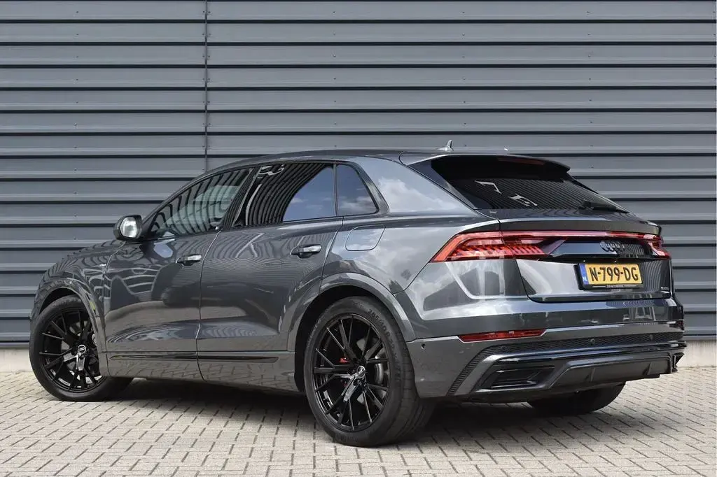 Gebraucht Audi Q8 Proline 381 PS (280 kW) 2021 Grau SUV