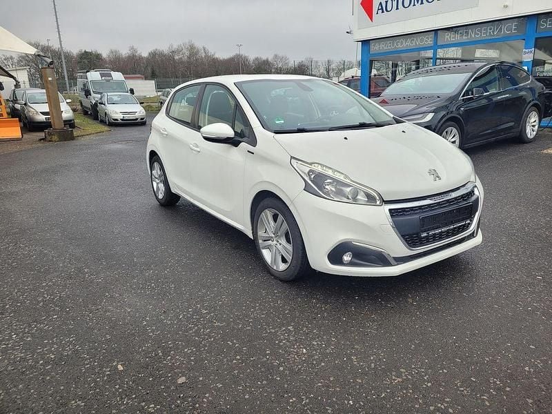Gebraucht Peugeot 208 83 PS (61 kW) 2018 Weiß Kleinwagen