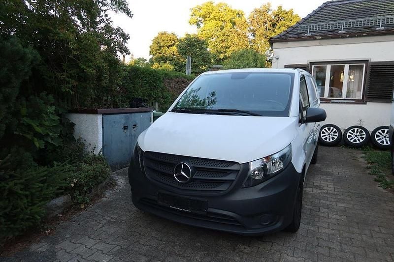 Weiß Gebraucht 2018 Mercedes Vito Van / Kleinbus | 11.999 € (Superpreis) - Bild 1/4