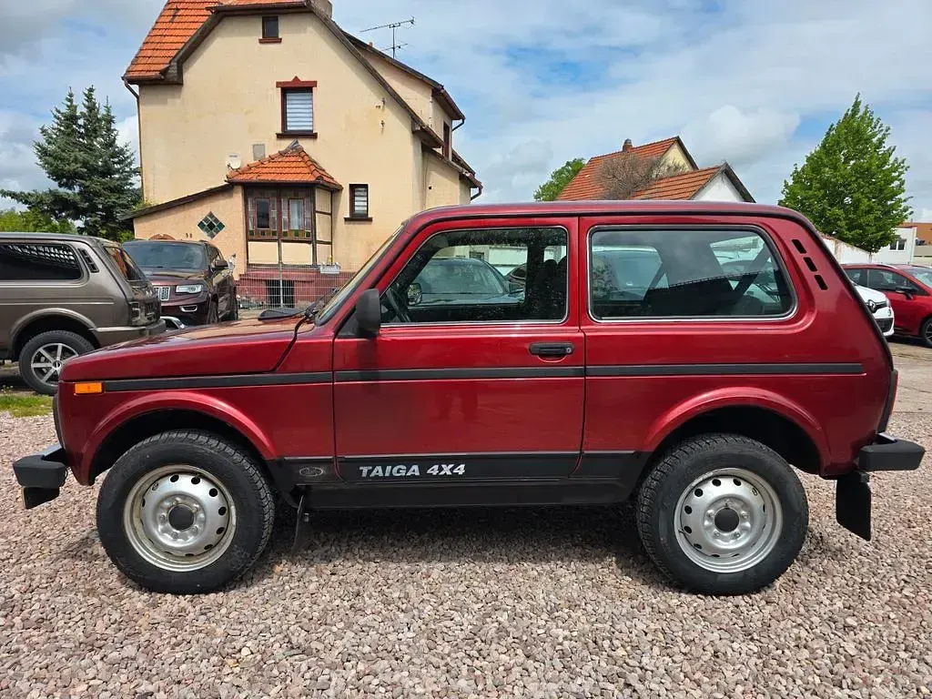Gebraucht Lada Taiga 83 PS (61 kW) 2017 Rot SUV
