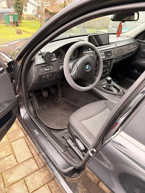 Gebraucht BMW 320 170 PS (125 kW) 2008 Schwarz Limousine
