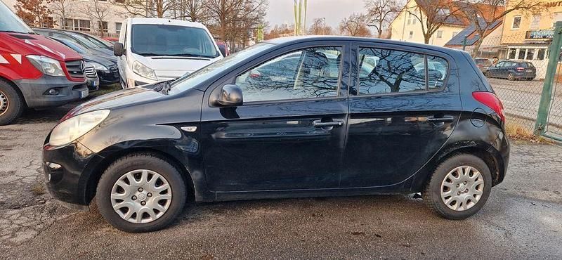 Gebraucht Hyundai i20 Edition 77 PS (56 kW) 2010 Schwarz Kleinwagen