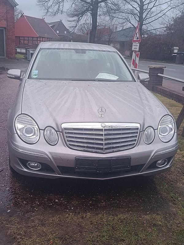 Gebraucht Mercedes E200 Classic 184 PS (135 kW) 2007 Silber Limousine