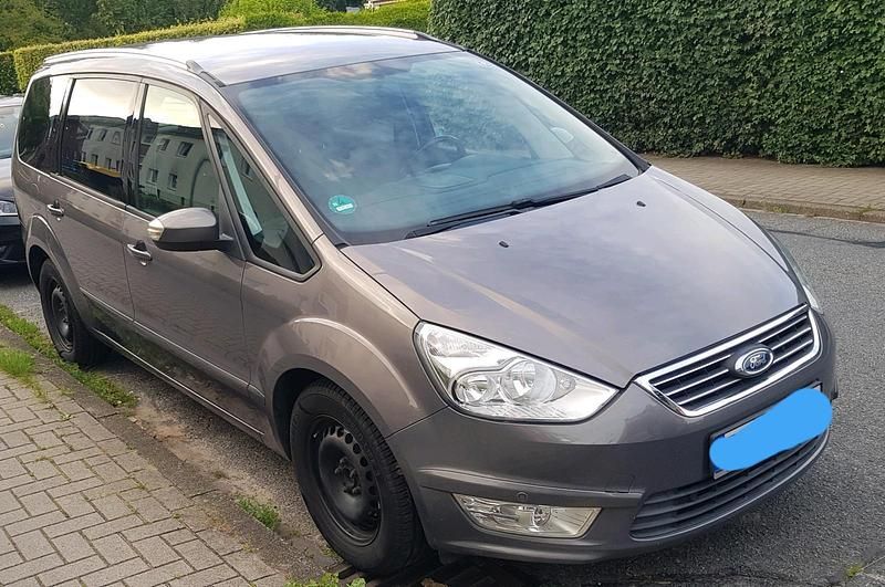 Beige Gebraucht 2013 Ford Galaxy Van / Kleinbus | 4.400 € (Fairer Preis) - Bild 1/4