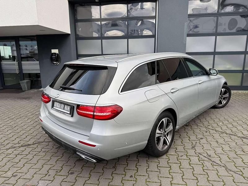 Gebraucht Mercedes E220 Avantgarde 194 PS (142 kW) 2019 Silber Limousine