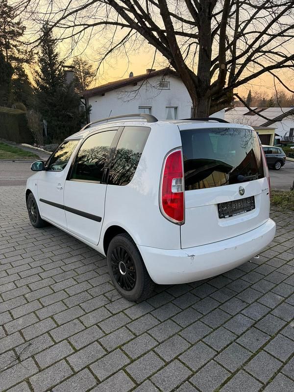 Gebraucht Skoda Roomster 69 PS (50 kW) 2009 Weiß Van / Kleinbus
