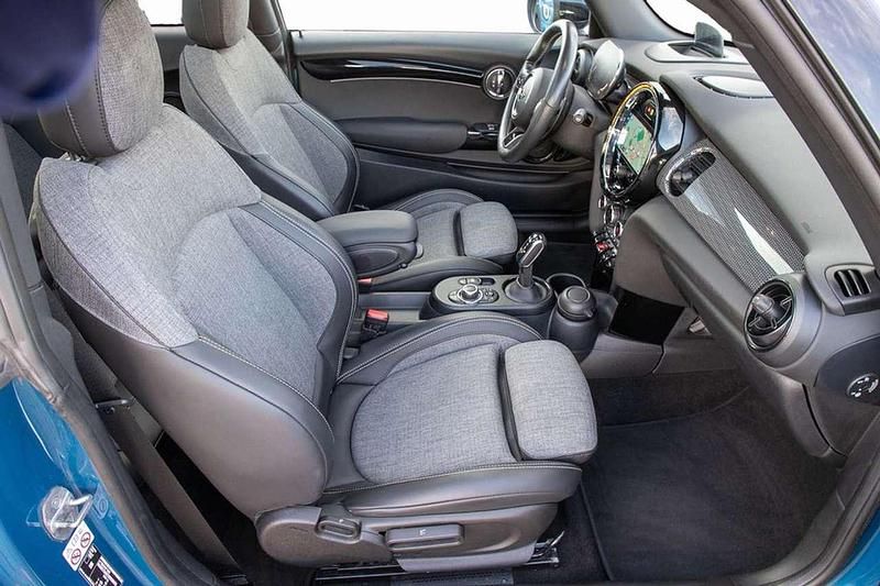 Second-hand Mini Cooper S Classic 178 CP (130 kW) 2021 Albastru Hatchback