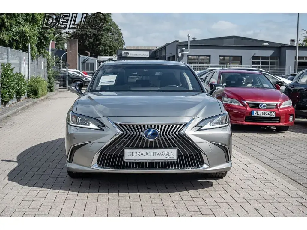 Gebraucht Lexus ES300H 218 PS (160 kW) 2021 Silber Limousine