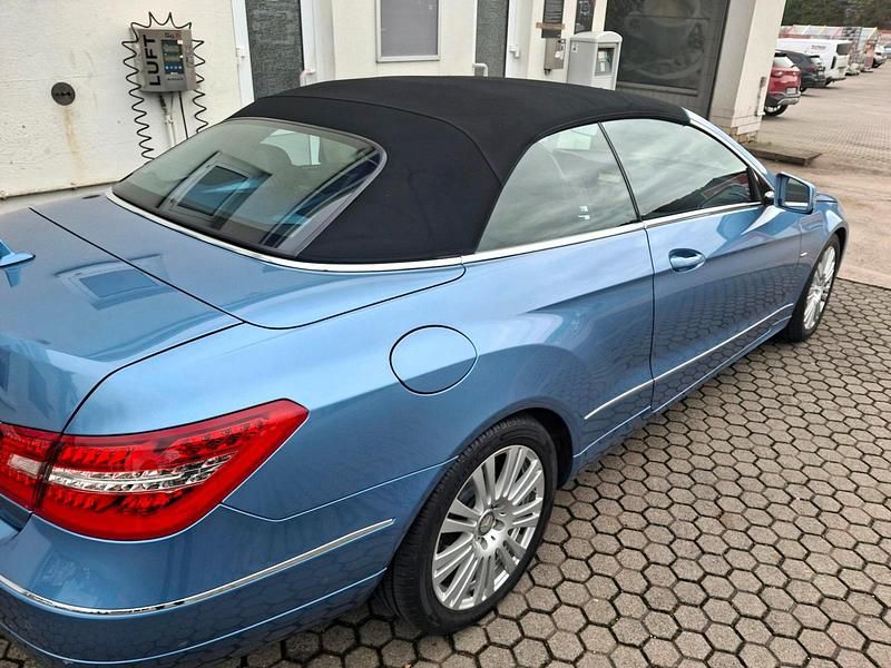 Blau Gebraucht 2010 Mercedes E200 Cabrio | 18.000 € (Teuer) - Bild 1/4