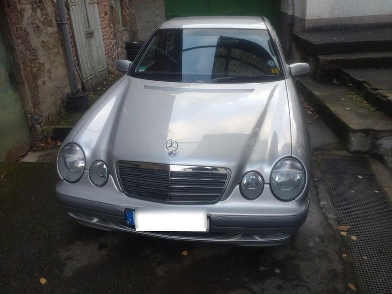 Silber Gebraucht 2000 Mercedes E200 Limousine | 3.500 € (Fairer Preis) - Bild 1/4