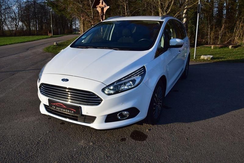 Gebraucht Ford S-MAX Titanium 241 PS (177 kW) 2019 Weiß Van / Kleinbus