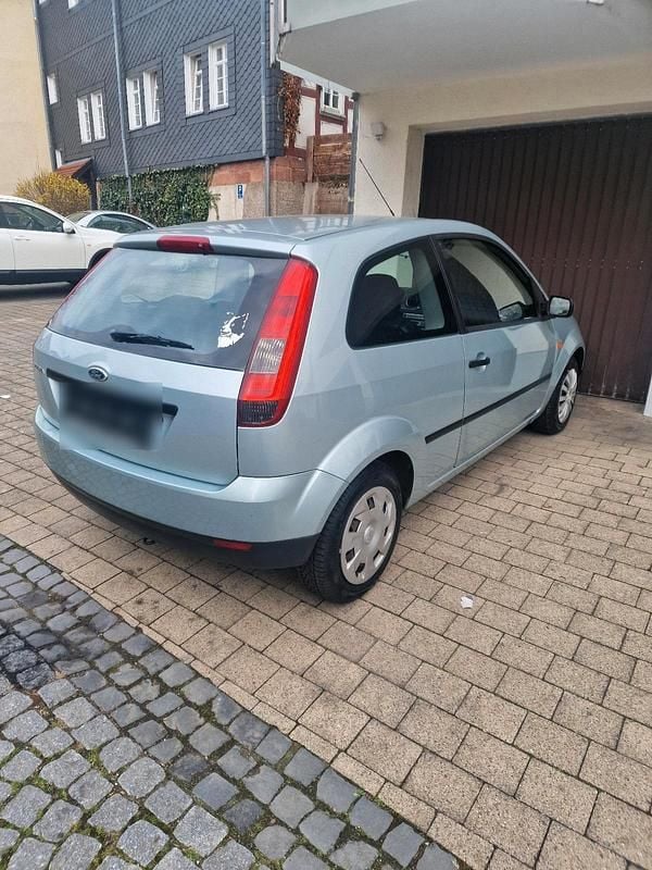 Gebraucht Ford Fiesta 65 PS (47 kW) 2005 Silber Kleinwagen