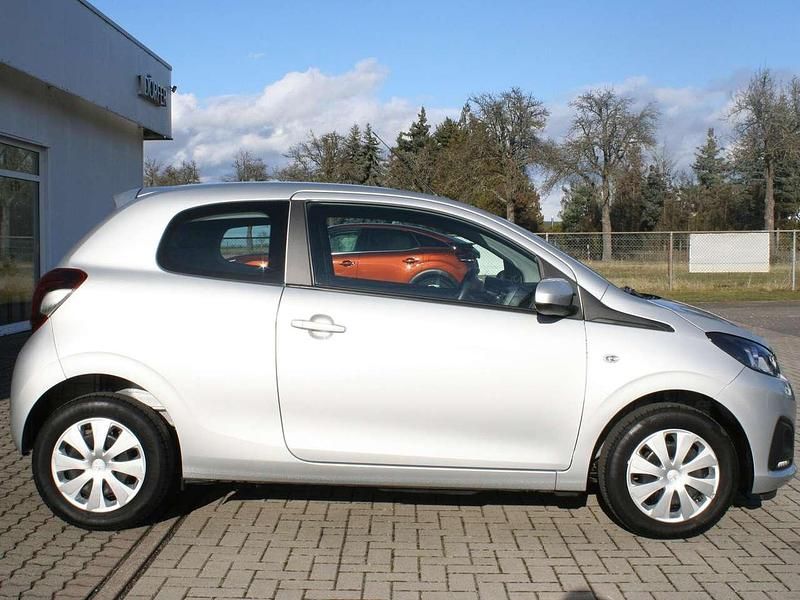 Gebraucht Peugeot 108 Active 72 PS (52 kW) 2021 Gallium grau Kleinwagen