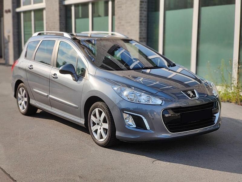Grau Gebraucht 2011 Peugeot 308 Platinum Kombi | 4.600 € (Fairer Preis) - Bild 1/4