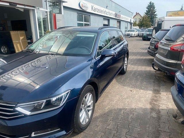 Blau Gebraucht 2015 VW Passat Comfortline Kombi | 9.900 € (Guter Preis) - Bild 1/4