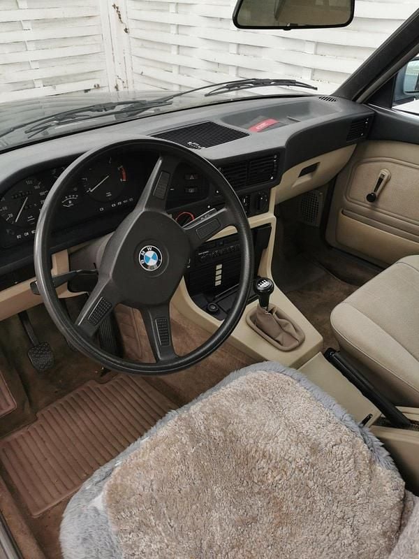 Gebraucht BMW 524 125 PS (91 kW) 1985 Blau Limousine