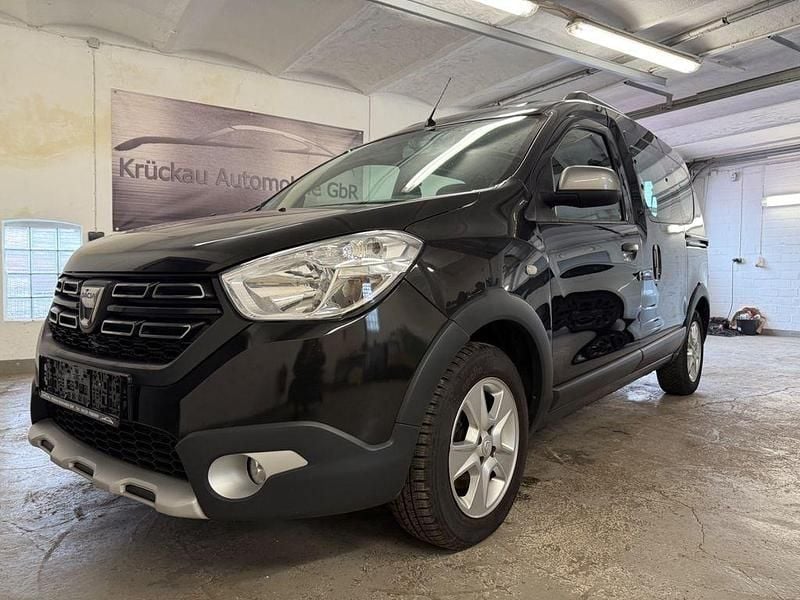 Schwarz Gebraucht 2021 Dacia Dokker Stepway Van | 10.490 € (Superpreis) - Bild 1/4