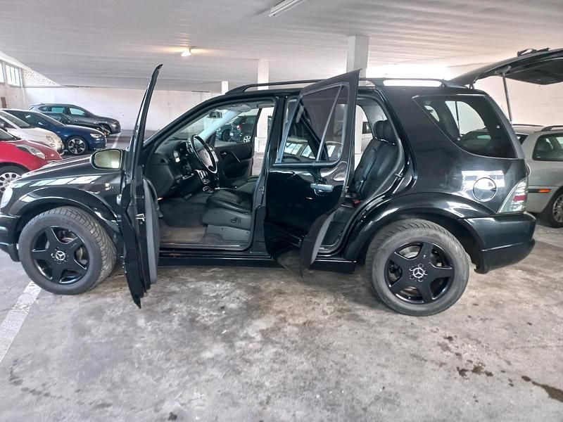 Schwarz Gebraucht 2001 Mercedes ML55 AMG AMG SUV | 14.000 € (Fairer Preis) - Bild 1/4
