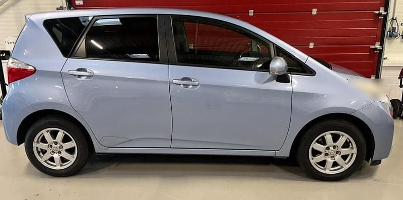 Gebraucht Toyota Verso-S 99 PS (72 kW) 2012 Blau Van / Kleinbus