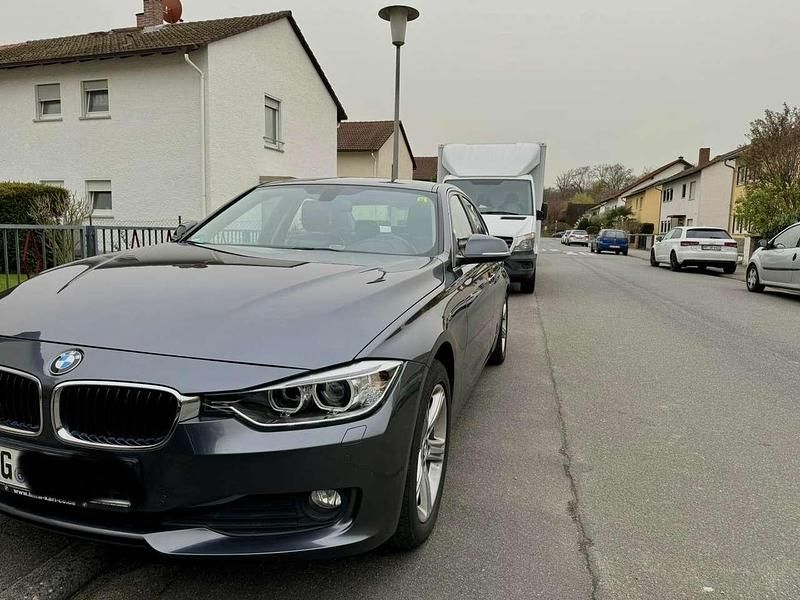 Gebraucht BMW 318 143 PS (105 kW) 2015 Grau Limousine