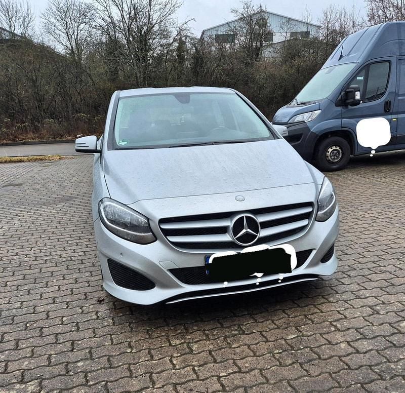 Gebraucht Mercedes B180 109 PS (80 kW) 2015 Silber Van / Kleinbus