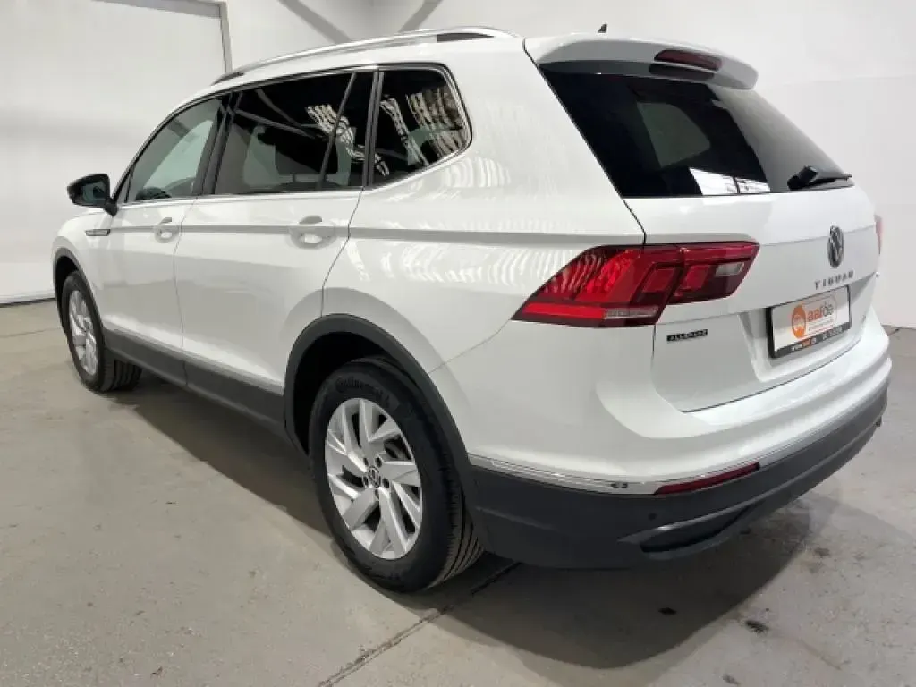 Gebraucht VW Tiguan Allspace Life 150 PS (110 kW) 2023 Weiss SUV