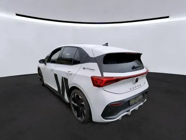 Gebraucht Cupra Born 169 kW (231 PS) 2023 Eisweiß Kleinwagen