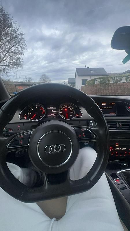 Braun Gebraucht 2012 Audi A5 Cabriolet Cabrio | 9.000 € (Guter Preis) - Bild 1/4