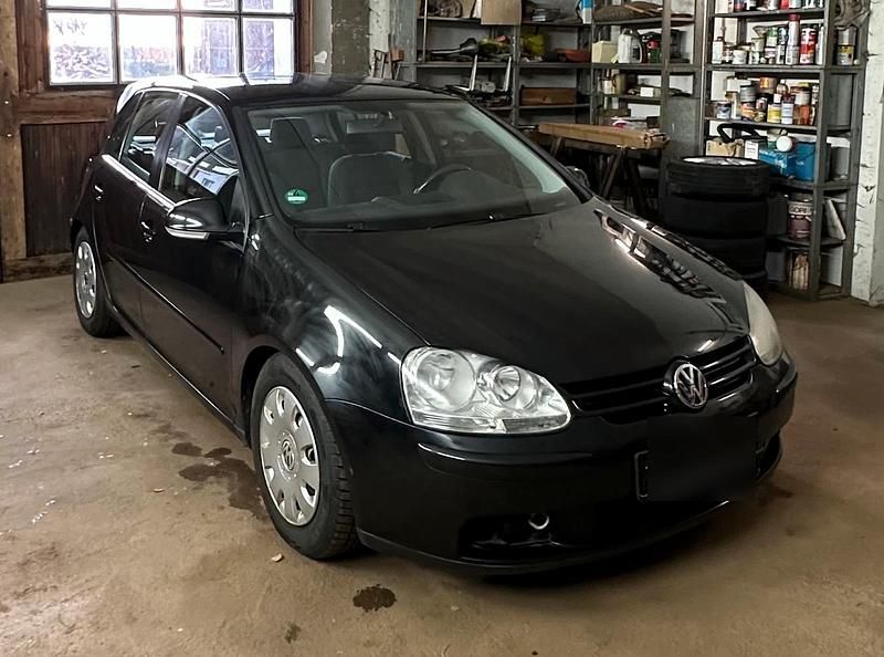 Schwarz Gebraucht 2004 VW Golf V Limousine | 800 € (Superpreis) - Bild 1/4