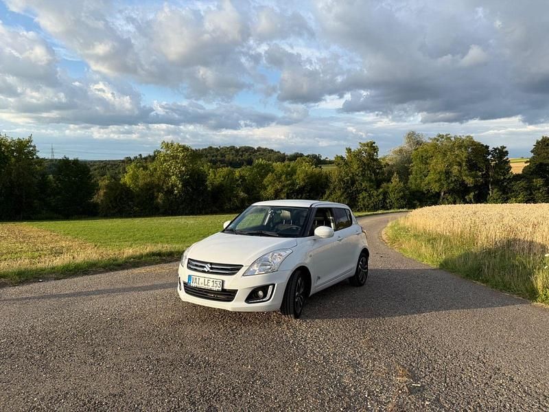 Weiß Gebraucht 2016 Suzuki Swift X-TRA Kleinwagen | 8.250 € (Fairer Preis) - Bild 1/4