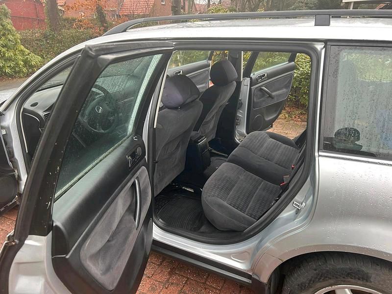 Gebraucht VW Passat 116 PS (85 kW) 2001 Grau Limousine