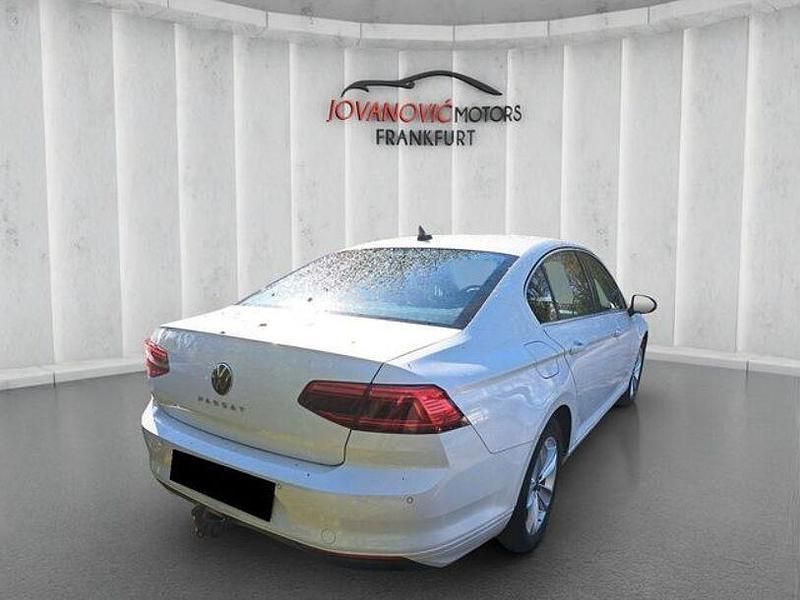 Gebraucht VW Passat Style 122 PS (89 kW) 2021 Weiß Limousine